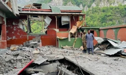Une mosquée détruite par une frappe indienne le 7 mai 2025 à Muzaffarabad, capitale du Cachemire pakistanais
