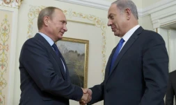 Le Président russe Vladimir Putine (g) et le Premier ministre israélien Benjamin Netanyahu à la résidence  Novo-Ogaryovo aux alentours de Moscou le 21 septembre 2015