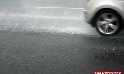Route sous la pluie