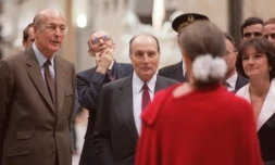 Le Président François Mitterrand inaugure le musée d'Orsay, le 1er décembre 1986 à Paris, en présence de Valéry Giscard d'Estaing (G), Françoise Cachin (D), conservateur en chef et Anne Pingeot (de dos), conservateur du musée d'Orsay.
