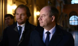 Jean-Jacques Urvoas (D) arrive devant la Cour de justice de la République à Paris, le 24 septembre 2019