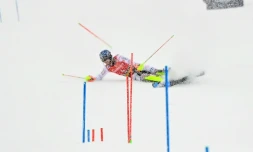 Clément Noël chute dans la première manche du deuxième slalome de Coupe du monde de Flachau, en Autriche, le 17 janvier 2021