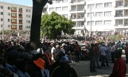 Mercredi 18 février 2008 - Quartier d'Anosy à Antananarivo -
Les partisans de "TGV" veulent entrer dans les ministères
