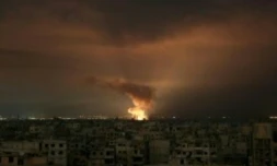 Des explosions nocturnes dans le fief rebelle de la Ghouta orientale après des frappes du régime tard le 23 février 2018