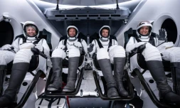 Les quatre membres d'équipage de la mission Polaris Dawn, (de gauche à droite) Anna Menon, Scott Poteet, Jared Isaacman et Sarah Gillis, à bord d'une capsule de SpaceX lors d'une répétition générale, le 25 août 2024 à Cap Canaveral en Floride