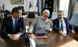 Gilles Simeoni et Jean-Guy Talamoni, les deux dirigeants nationalistes corses, de part et d'autre de Jacqueline Gourault, ministre auprès du ministre de l'Intérieur, à Ajaccio, le 5 janvier 2018
