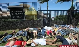 Les étudiants n'en sont pas à leur première opération coup de poing. Ici, un suicide collectif mis en scène devant le rectorat le 20 février 2009