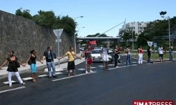 Les étudiants ont bloqué un rond-point du boulevard Sud dans une ambiance bon enfant, occasionnant néanmoins une grande gêne pour la circulation