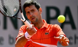 Le Serbe Novak Djokovic face à l'Allemand Alexander Zverev en quart de finale à Roland-Garros, le 6 juin 2019 
