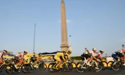 Le Slovène Tadej Pogacar, avec son maillot jaune, vainqueur du Tour de France, à Paris, le 20 septembre 2020