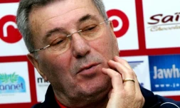 Roger Lemerre, alors entraîneur de l'Etoile du Sahel, en conférence de presse, le 18 décembre 2013 à Sousse (Tunisie)