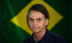 Jair Bolsonaro se prépare à voter dans un bureau de Rio de Janeiro, le 7 octobre 2018