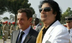 Le président français Nicolas Sarkozy et le président libyen Mouammar Kadhafi à Tripoli, le 25 juillet 2007