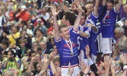 Les Bleus déjà champions du monde, sacrés à domicile, le 12 juillet 1998 au Stade de France