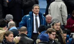 L'entraîneur du XV de France Guy Novès (c) avant le coup d'envoi du test-match face à l'Australie au Stade de France, le 19 novembre 2016