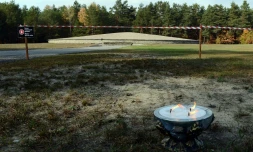 Des bougies devant le monument du camp de Sobibor le 14 octobre 2013, lors du 70e anniversaire du soulèvement du camp
