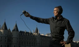 Mylène Pardoen, archéologue des paysages sonores, devant la Conciergerie à Paris, le 4 octobre 2016