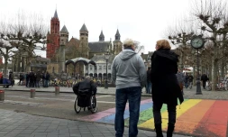 Le gouverneur de la province du Limbourg Theo Bovens et la maire Annemarie Penn-te Strake dans les rues de Maastricht, le 3 février 2017