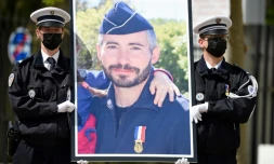 le portrait du policier Eric Masson, tué à Avignon, lors d'un hommage national, le 11 mai 2021 à Avignon