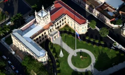 Un membre de la garde présidentielle du Paraguay est décédé mardi encorné par un cerf des jardins de la résidence officielle du président Mario Abdo Benitez