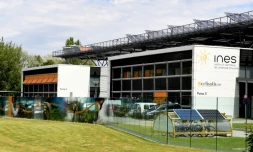 La façade du batiment de l'Ines (Institut national de l'énergie solaire), le 9 juin 2017 sur le site de Savoie Technolac, au Bourget-du-Lac