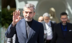 Le chef des négociateurs iraniens Ali Bagheri quitte le palais de Coburg à l'issue des pourparlers sur le nucléaire iranien, le 4 août 2022 à Vienne