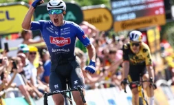 Le Belge Jasper Philipsen lors de sa victoire lors de la 3e étape du Tour de France, à Bayonne, le 3 juillet 2023