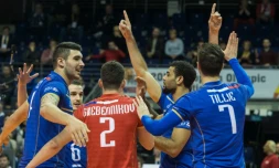 Les volleyeurs français fêtent un point contre la Bulgarie, le 8 juin 2016 à Berlin