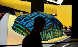 La Taycan, première voiture tout-électrique de Porsche, attend d'être dévoilée au salon de l'automobile de Francfort, le 9 septembre 2019