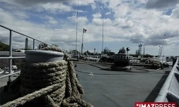Jeudi 12 mars 2009 : La Jeanne d'Arc s'offre aux visiteurs pendant son ultime escale à La Réunion