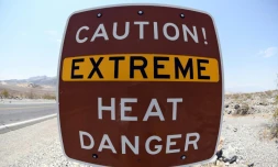 Un panneau avertissant du risque de chaleur extrême dans le parc national de Death Valley, en Californie, le 11 juillet 2021