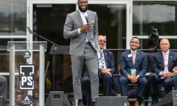LeBron James a reçu des soutiens de toutes parts, y compris de personnalités des sports, des médias et de la politique, après avoir été insulté par Donald Trump