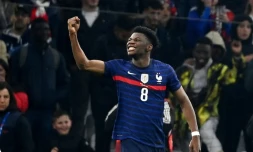 La joie du milieu de terrain de l'équipe de France, Aurélien Tchouaméni, après avoir marqué contre la Côte d'Ivoire, lors de leur match amical, le 25 mars 2022 au Stade Vélodrome à Marseille