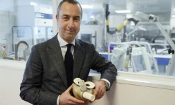 Stephane Piat, directeur général de Carmat, au siège de la société, à Velizy, près de Paris, le 5 décembre 2016