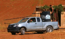 Des combattants à bord d'un véhicule armé le 1er septembre 2015 à Marea