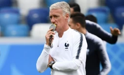 Didier Deschamps dirige l'entraînement des Bleus à Nijni Novgorod, le 5 juillet 2018, avant le match contre l'Uruguay