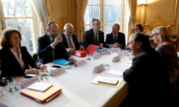 Le patron du syndicat CGT, Philippe Martinez (D), reçu à Matignon en présence du Premier ministre Edouard Philippe et de la ministre de la Santé Agnès Buzyn, le 18 décembre 2019