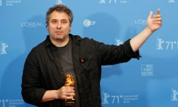 Le réalisateur roumain Radu Jude Ours d'or lors de la 71e Berlinale, à Berlin le 13 juin 2021