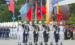 Des gardes d'honneur lors de la fĂȘte nationale taĂŻwanaise, le 10 octobre 2024 Ă Taipei