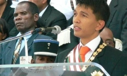 Samedi 21 mars 2009 - Stade de Mahamasina à Antananarivo

Lors de la cérémonie d'investiture d'Andry Rajoelina (TGV) à la tête de la République malgache (Photo D.R)