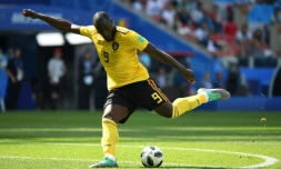 L'attaquant belge Romelu Lukaku marque l'un de ses deux buts contre la Tunisie, le 23 juin 2018 à Moscou