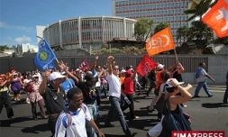 Jeudi 2 Avril 2009

Les salariée de la CAF et de la CGSS manifeste pour une augmentation de leurs salaires