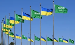 Des drapeaux ukrainiens à Jeddah avant une visite du président Zelensky 