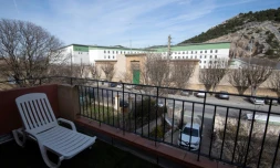 Vue d'un balcon sur la prison des Baumettes à Marseille, le 14 février 2018