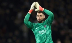 Gianluigi Donnarumma fête la victoire du PSG contre la Real Sociedad au Parc des Princes le 14 février 2024 à Paris