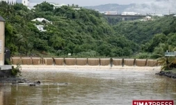 Saint-Pierre lundi 6 avril 2009 -

Une voiture a été emportée par la rivère d'Abord - Photo Nano