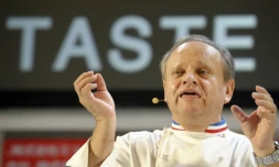 Le chef Joël Robuchon au Sommet mondial de la gastronomie à Tokyo au Japon, le 10 février 2009