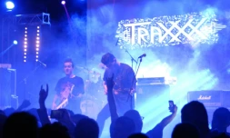 Le groupe Traxxx, joue à l'occasion du "Fest 213" dédié au rock et au métal, le 7 novembre 2015 à Constantine, en  Algérie 