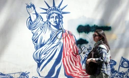 Une peinture murale anti-américaine près de l'ancienne ambassade des Etats-Unis à Téhéran, le 11 mai 2025