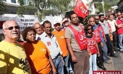 Jeudi 23 Avril 2009

Les grévistes devant la poste